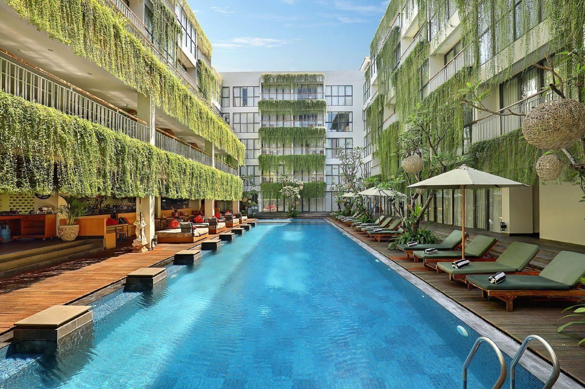 Hotel Neo+ Kuta Legian By Aston Exterior photo