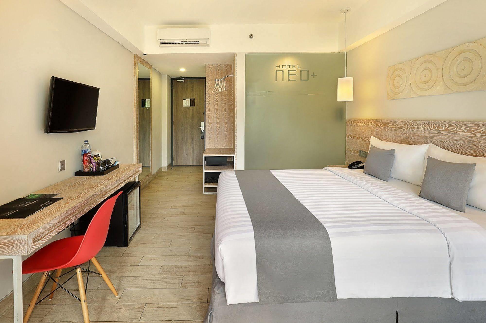 Hotel Neo+ Kuta Legian By Aston Exterior photo