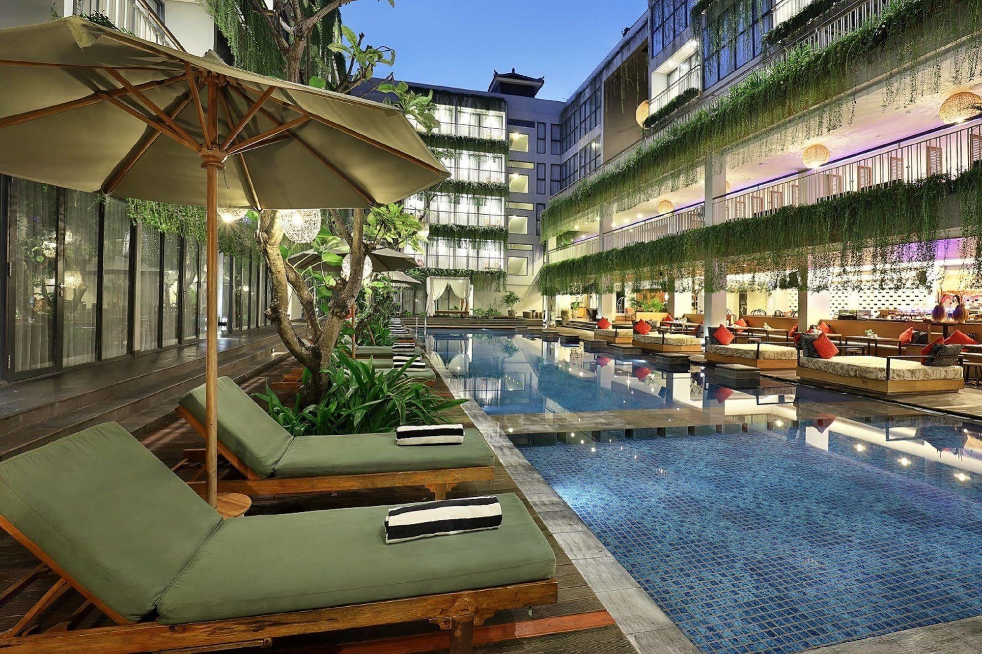 Hotel Neo+ Kuta Legian By Aston Exterior photo